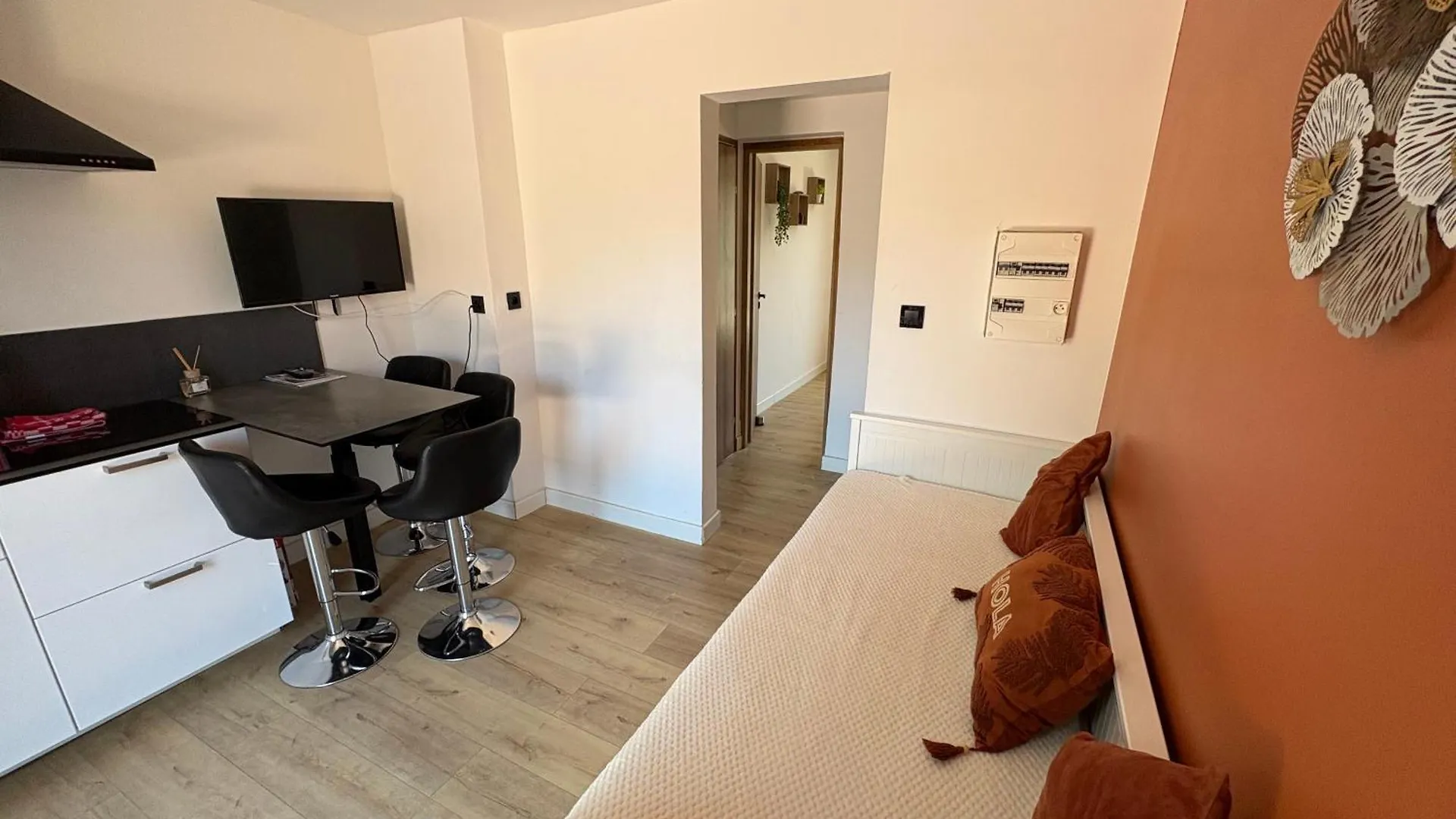 F2 4 Pers 5Min Commerce Plages Saint Aygulf Apartment